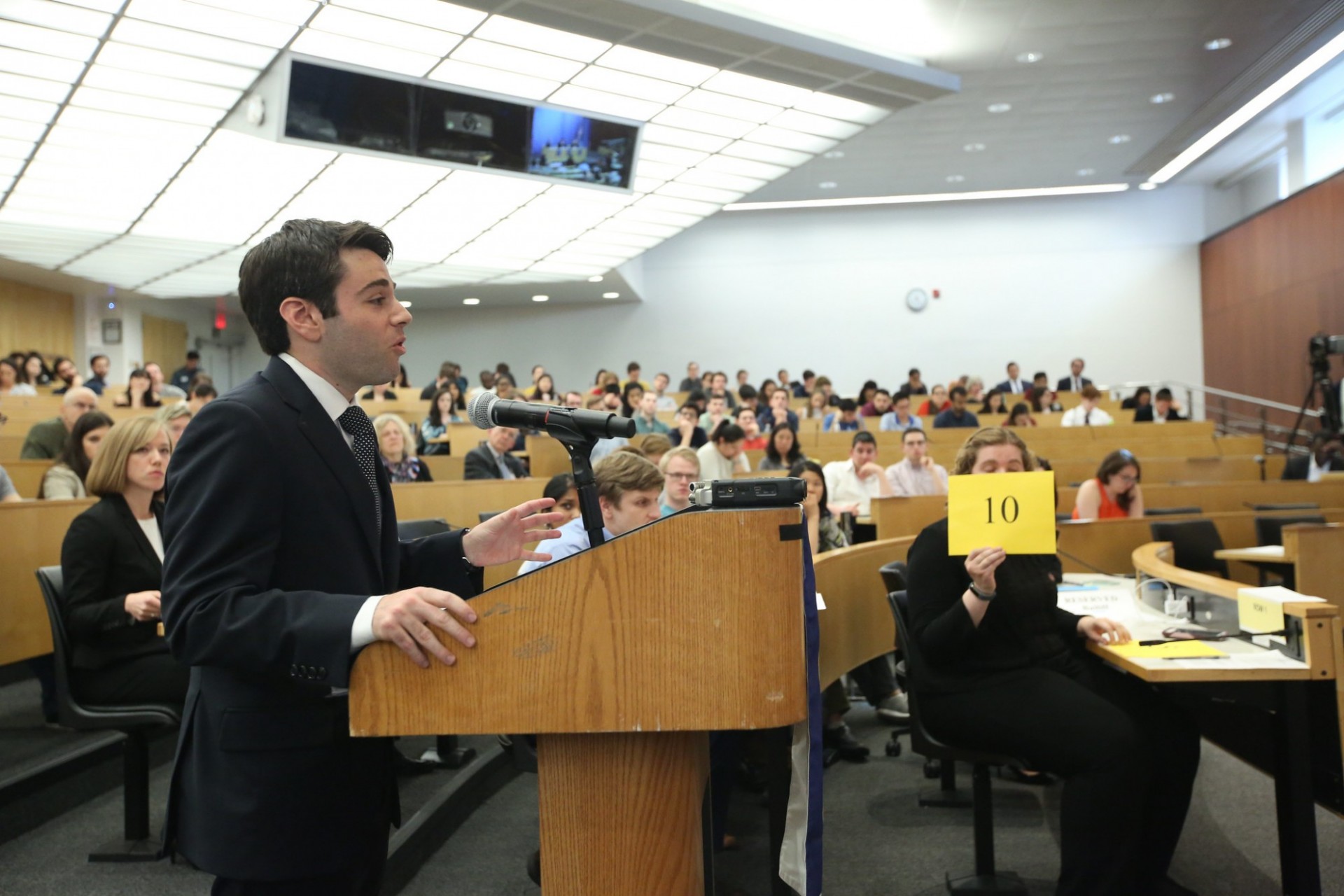 Photo of Jeremy Patashnik '19 arguing in the 2019 Harlan Fiske Stone Moot Court Finals as students look on.